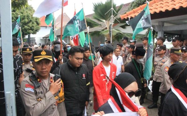 Mahasiswa Tuntut Dewan Evaluasi Inspektorat Tuban Soal Pengadaan Mobdin Senilai Rp2,2 milyar