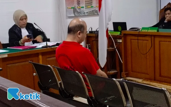 Thumbnail Berita - Terdakwa Davis Tandri Dituntut Ringan dalam Kasus Penggelapan Besi Dolpin Dermaga