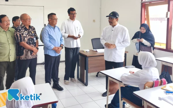 Thumbnail Berita - Tinjau Sekolah Rakyat di Kota Batu, Mensos Gus Ipul: Pelajar Akan Dapat Laptop