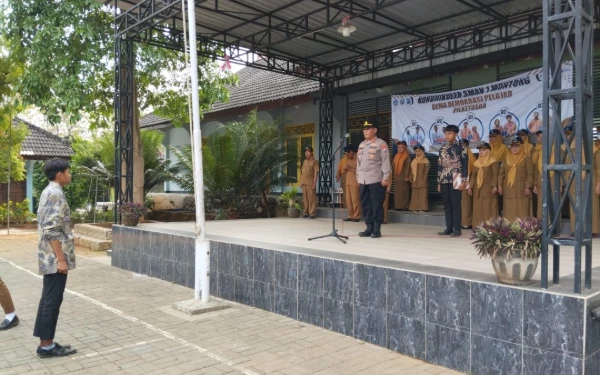 Thumbnail Berita - Tanamkan Kesadaran Hukum, Sejumlah Kapolsek di Tuban Jadi Inspektur Upacara