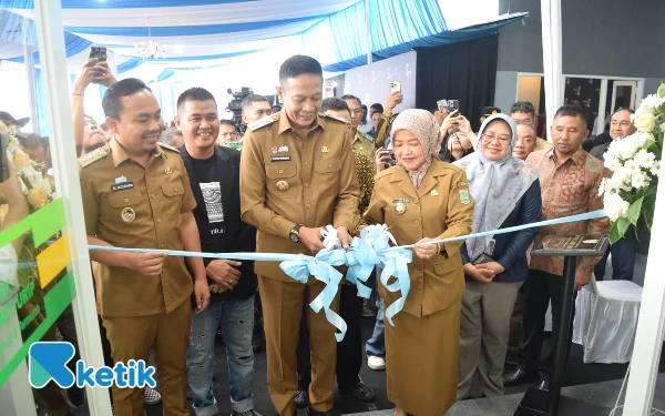 Thumbnail Berita - Apotek Slamet Urip Cemorokandang Diresmikan Wali Kota Malang pada HUT Ke-3 Ketik.com