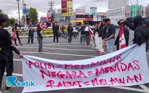 Thumbnail Berita - Mahasiswa Jember Sebut Polri Telah Kehilangan Marwah, Listyo Harus Diganti