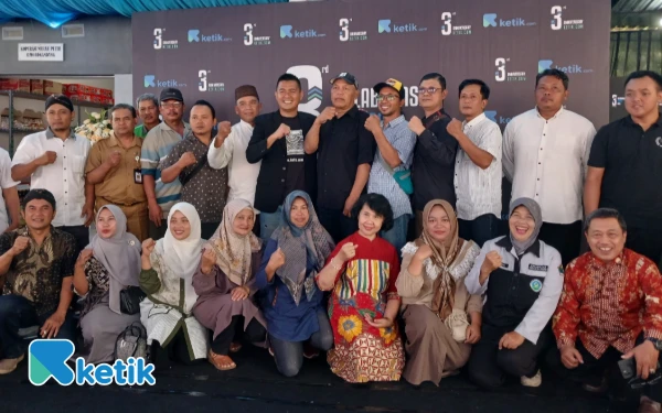 Thumbnail Berita - Ini Harapan Sekretaris Desa Cemorokandang di HUT Ke-3 Ketik.com