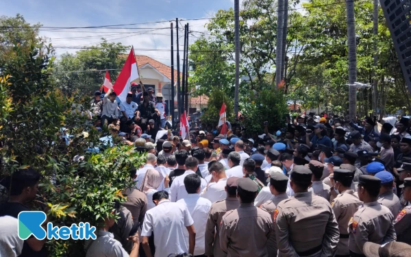 Thumbnail Berita - Aliansi Masyarakat Bangkalan Gelar Aksi, Soroti Aset Daerah hingga Dugaan Intervensi Proyek