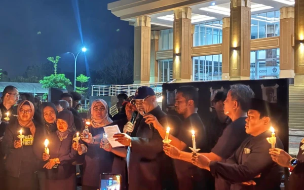Thumbnail UPN Veteran Jatim Gelar Aksi 1.000 Lilin, Doakan Indonesia Pulih