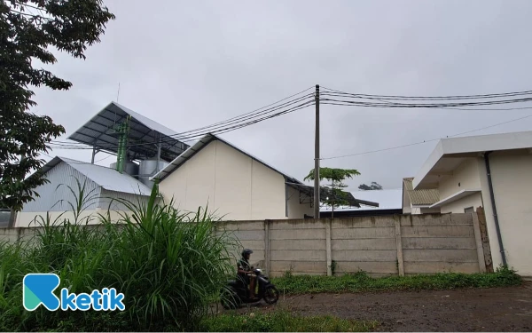 Thumbnail Berita - Bau Busuk Kandang Ayam CV Bumi Indah Bikin Warga Ngaringan Blitar Resah, Diduga Berasal dari Limbah