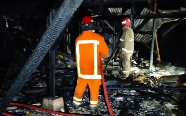 Thumbnail Berita - ‎Ribuan Ayam Terpanggang dalam Kebakaran Kandang di Dadaprejo Kota Batu