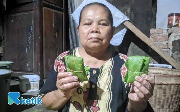 Rumiati, Perajin Tempe Daun Asli Pacitan Sejak 1980: Hanya Rp500 per Bungkus