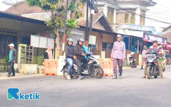 Thumbnail Berita - Jalur Klemuk Ditutup Sementara Akibat Karnaval di Pujon, Ini Penjelasan Polisi