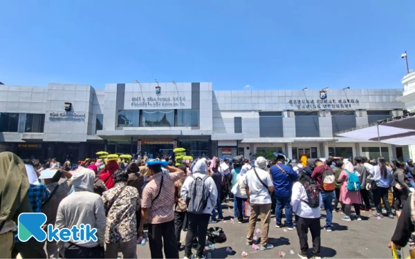 Thumbnail Akhir Pengumpulan PPPK Paruh Waktu, Polrestabes Surabaya Tambah Layanan SKCK Keliling