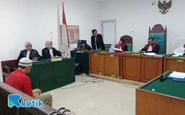 Thumbnail Berita - Vonis Berat Menanti, Jaksa Kejati Sumsel Tuntut Antoni Kurir 11 Kg Sabu Penjara Seumur Hidup