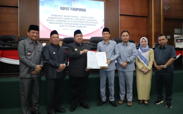 Rapat Paripurna DPRD Jombang Setujui Raperda BPR Jadi Perda