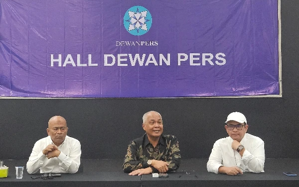 Thumbnail Berita - Akhmad Munir Umumkan Susunan Pengurus Lengkap PWI Pusat 2025–2030