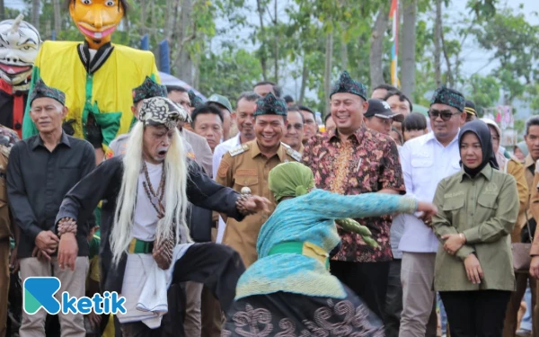 Thumbnail Berita - Lewat Seni Budaya, Waka DPR RI Kang Haji Cucun Ajak Warga Ngarawat Lembur