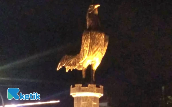 Thumbnail Berita - Monumen Ayam Jago Jadi Ikon Baru Surabaya, Ini Cerita Sejarahnya
