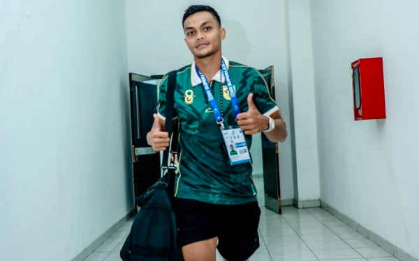 Thumbnail Berita - 9 Bulan Absen, Ini Ungkapan Rachmat Irianto Usai Kembali Tampil Bela Persebaya
