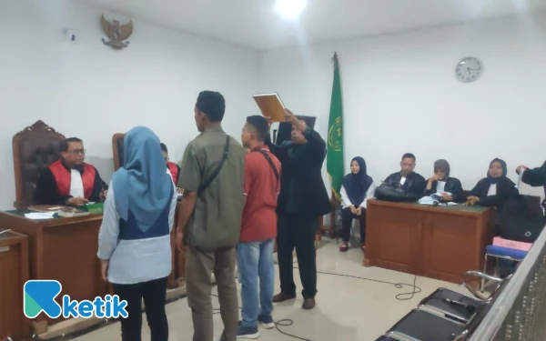 Thumbnail Berita - Nasabah Ungkap Dugaan Manipulasi KUR di Sidang PN Palembang, Mantri BRI Didakwa Rugikan Negara Rp807 Juta
