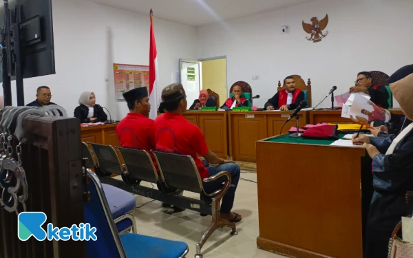 Thumbnail Berita - Edarkan Hampir 1 Ons Sabu, Jaksa Tuntut Maulana dan Indra Jaya 10 Tahun Penjara