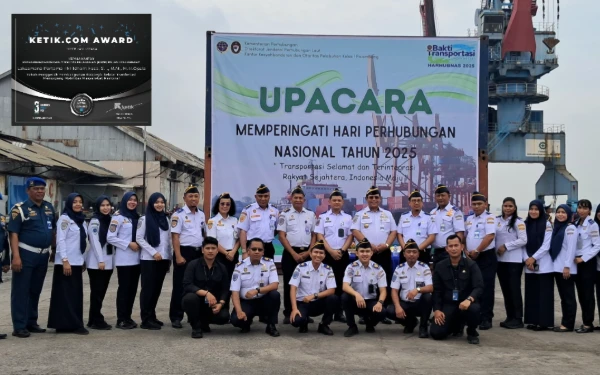 Thumbnail Berita - Kepala KSOP Palembang Terima Penghargaan Tokoh Penggerak Pembangunan Nasional dari Ketik.com