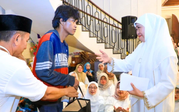 Rumah Terbakar! Tabungan Musisi Jalanan Ludes, Khofifah Datang Bawa Harapan