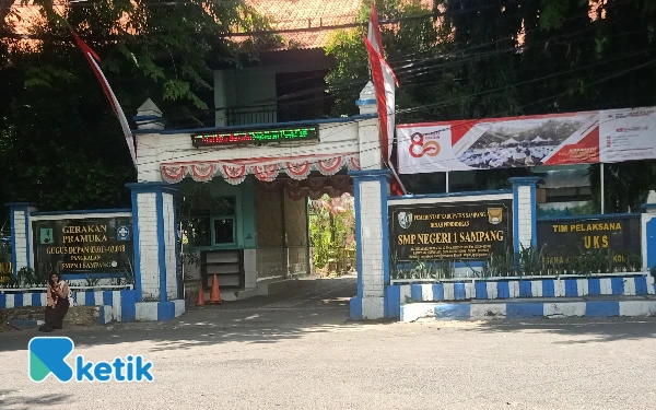 Thumbnail Berita - SPMB SMPN 1 Sampang Membeludak, Kepala Sekolah Tegaskan Tak Ada Siswa Titipan