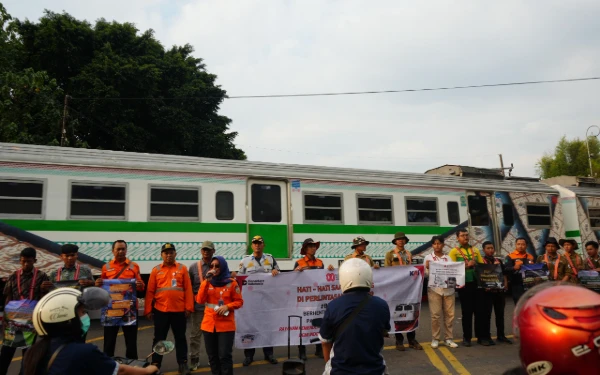Peringati Harhubnas, KAI Daop 7 Madiun Gelar Sosialisasi Keselamatan Perlintasan Sebidang