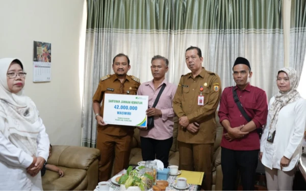 Thumbnail Berita - Pemkab Pemalang Beri Bantuan TKI Sakit di Jepang dan Santunan Pekerja Rentan