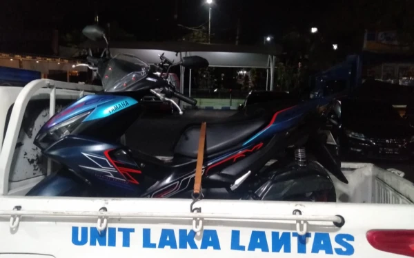 Thumbnail Berita - Laka Maut Tambak Osowilangun Surabaya, Pengendara Aerox Tewas Terlindas Truk