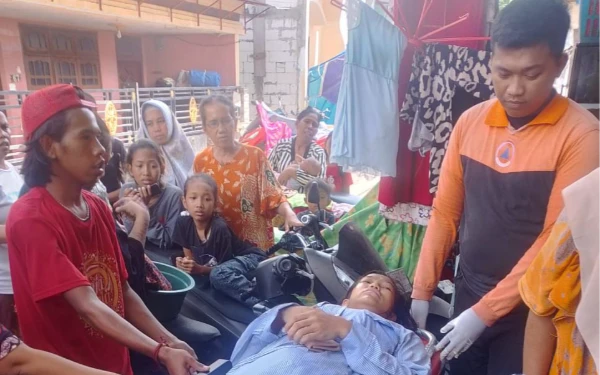 Thumbnail Berita - Heboh! Perempuan di Surabaya Tiba-tiba Melahirkan di Kamar Mandi, Untung Ada Tim BPBD yang Sigap