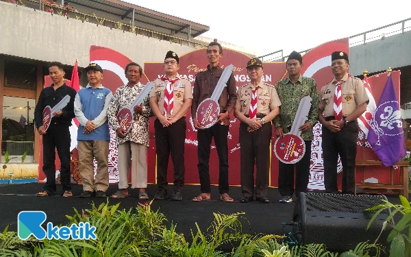 Thumbnail Berita - Gelora Kebangsaan di Tuban, Ribuan Pramuka Bersih Pantai dan Hidupkan Gotong Royong