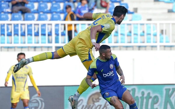 Thumbnail Berita - 10 Pemain! Persib Hancurkan Arema FC di Kandangnya Berkat Assist Magis Wiliam