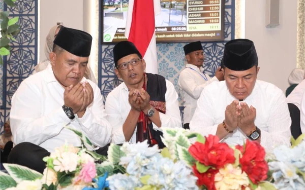 Thumbnail Berita - Khidmat! Pimpinan DPRD dan Ribuan Warga Batam Doakan Indonesia Aman dan Damai