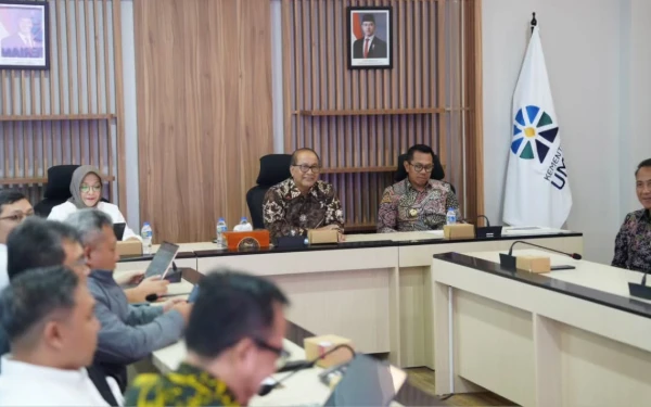 Thumbnail Berita - ‎Audiensi dengan Kemenkop, Wali Kota Batu Kenalkan CooSAE  ‎