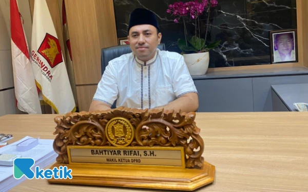 Thumbnail Berita - Rencana Pinjaman Pemkot Surabaya Dipangkas Rp1,5 Triliun, DPRD Minta Anggaran Kesehatan dan Pendidikan Tak Diganggu