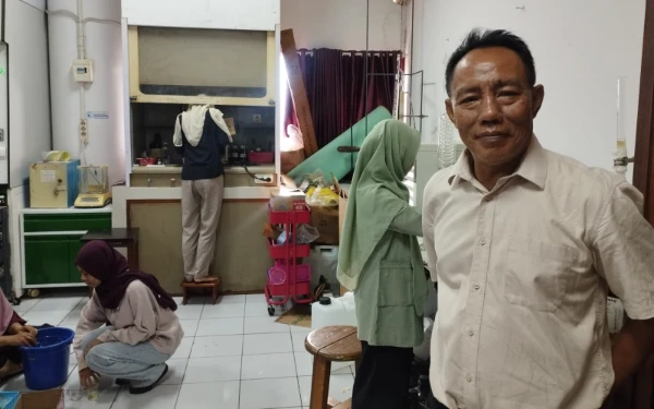 Thumbnail Berita - Dosen Unair Temukan Zat Anti Kanker dari Daun Apa-Apa