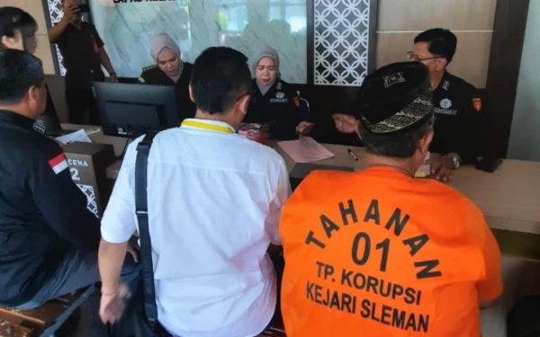 Berkas Lengkap, Penyidik Kejati DIY Limpahkan Tersangka Korupsi Tanah Kas Desa Tegaltirto ke Kejari Sleman