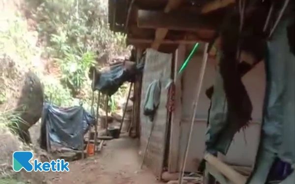 Thumbnail Berita - Bantah Rumah Soinah Disebut Tak Layak Huni, Cucu: Memang Masih Pakai WC Cemplong