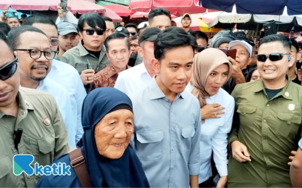 Thumbnail Berita - Pasar 16 Ilir Dibanjiri Warga, Ingin Saksikan Langsung Kehadiran Wapres Gibran