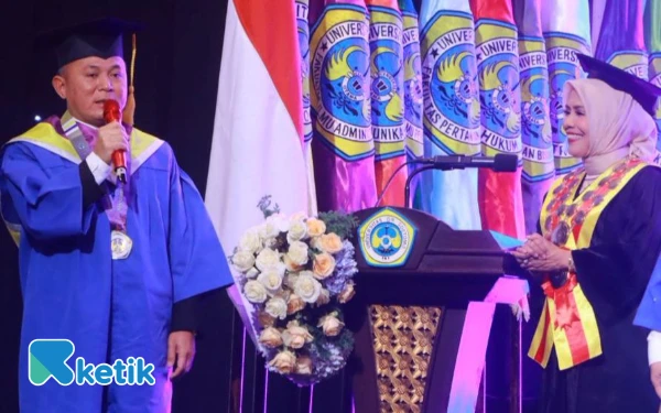 Wamen HAM Mugiyanto Raih Gelar Magister di Unitomo, Teladan Akuntabilitas dan Komitmen Pendidikan