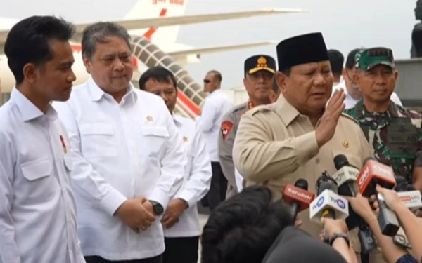 Thumbnail Berita - Istana Cabut Kartu Izin Liputan Wartawan CNN yang Tanya soal MBG ke Prabowo