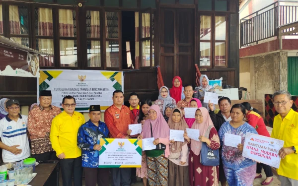 Thumbnail Berita - Baznas dan Istana Modern Bangunan Kota Palembang Salurkan Bantuan Korban Kebakaran 1 Ulu