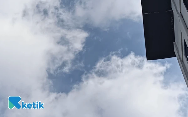 Thumbnail Berita - Cuaca di Surabaya Hari Ini Berawan, Kota Madiun Hujan Ringan