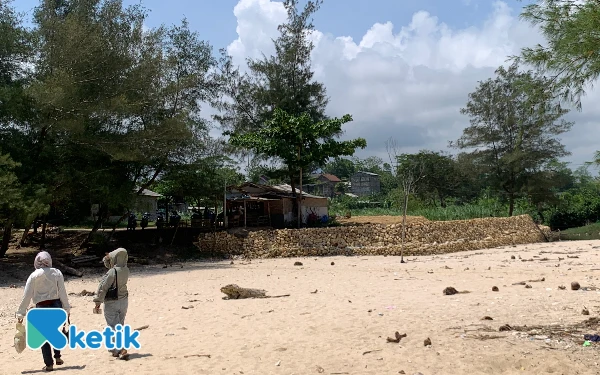 Thumbnail Dugaan Jual Beli Ilegal Sempadan Pantai Gondo Mayit Blitar Gegerkan Warga, Akademisi Geram