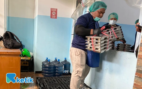 Thumbnail Dinkes Kota Malang Pastikan SPPG Diawasi Rutin, dari Sanitasi hingga Kualitas Air