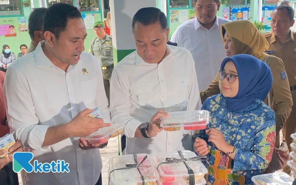 Thumbnail Berita - Cegah Masalah di Program MBG, Wali Kota Surabaya Bentuk Satgas Khusus