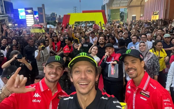Thumbnail Berita - Kedatangan Valentino Rossi di Indonesia Disambut Antusias Para Fans