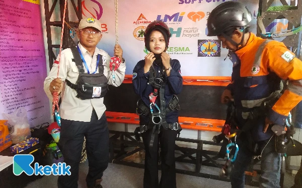Thumbnail Berita - Stan SRPB Jatim Jadi Magnet di Pameran Bulan PRB 2025, Vertical Rescue Paling Diminati