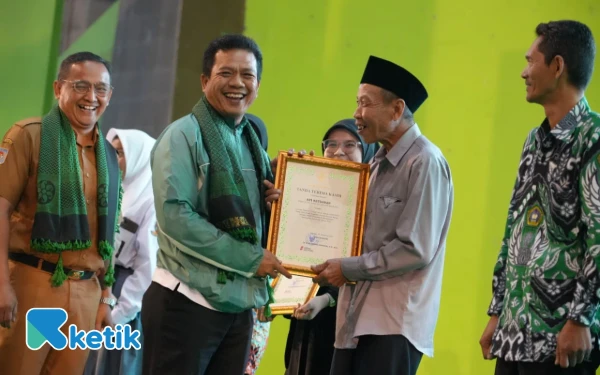 Thumbnail Berita - Hadiri Wisuda 7.326 Siswa PKBM, Bupati Bandung: Rata-rata Lama Sekolah Meningkat Signifikan