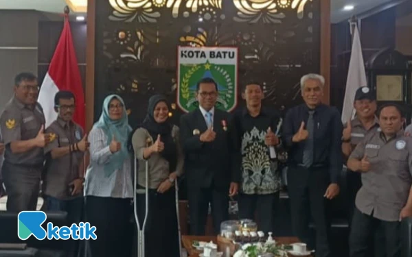 Thumbnail Berita - ‎Berangkat Pelatnas Asean Paragames Thailand, Atlet NPCI Kota Batu Minta Restu Wali kota