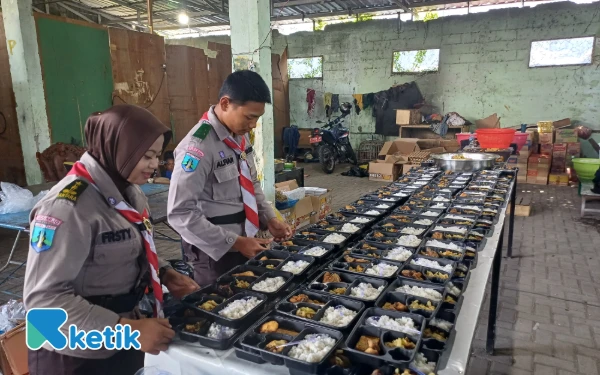 Thumbnail Berita - Pramuka Jatim Turut Bantu di Dapur Umum Lokasi Ponpes Al Khoziny yang Ambruk